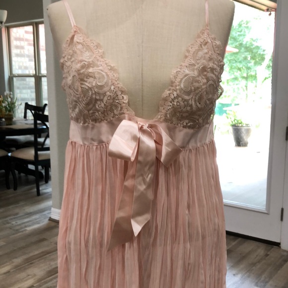 Victoria’s Secret Very Sexy Pleated Baby Doll - Picture 5 of 11